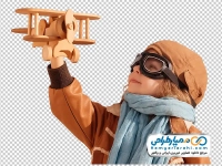 تصویر png پسر بچه با هواپیمای چوبی در دست