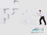 تصویر با کیفیت مرد در حال کامل کردن تکه های پازل بزرگ